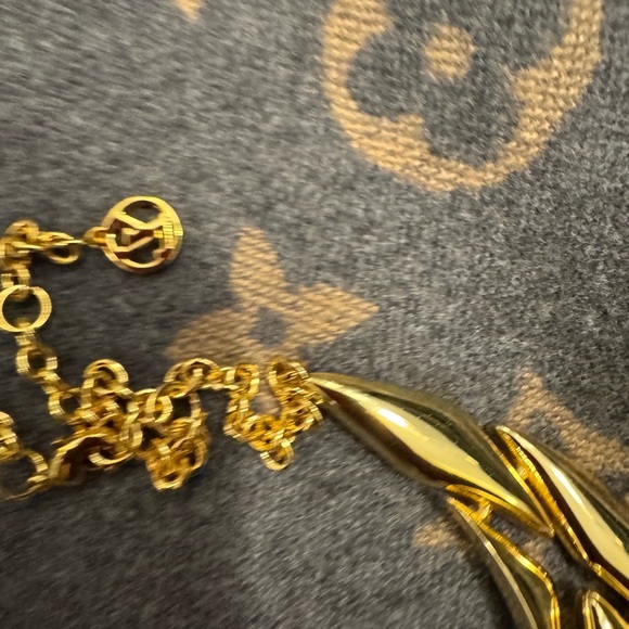 Louis Vuitton Gold Statement Metallic Necklace - Picture 5 of 8